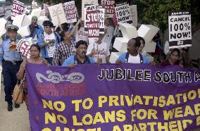 Jubilee 2000 members demonstrate in Okinawa